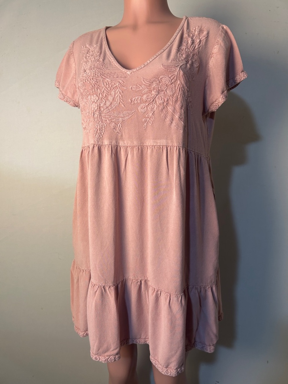 Solitaire Women's Tiered Pink Solid Boho Embroidered Mini Dress Pockets Sz M
